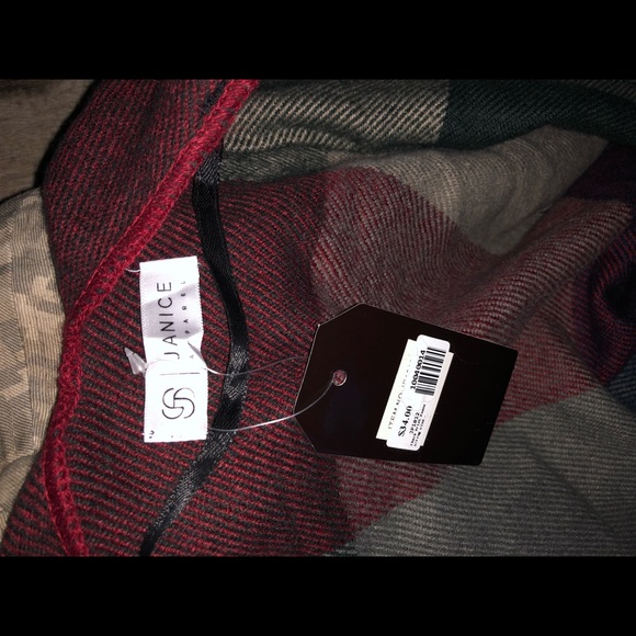 NWT Shawl ( red, grey , blue ) one size fits all - Picture 3 of 4